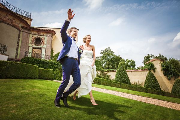 Bride and Groom in Vrtba Garden, prague